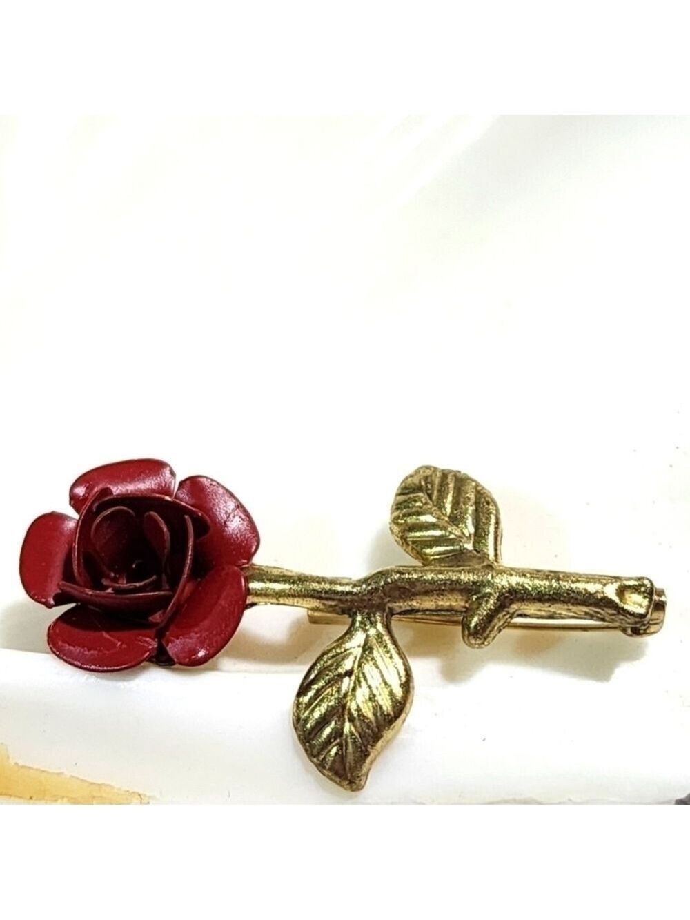 Vintage Goldtone Deep Red 3D Rose brooch pin simple classy elegant